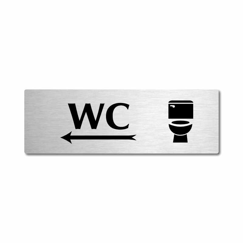 WC vlevo, stříbrná popiska na dveře